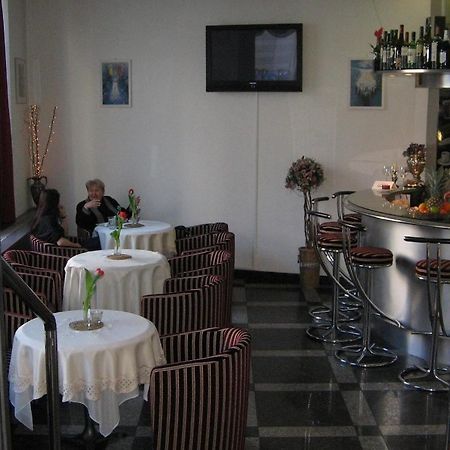 President Hotel Bratislava Esterno foto